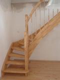 Samonosné schodiště s nerezovými tyčkami v kombinaci 028