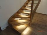 Samonosné schody, schodiště s osvětlením a skleněným zábradlím
