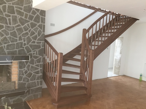 Samonosné dřevěné schodiště s nerez zábradlím a galerií, dřevěné schody a schodiště Horák Hartvíkovice