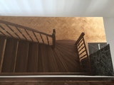 Samonosné dřevěné schodiště s nerez zábradlím a galerií
